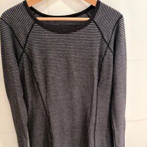 Lululemon Black Gray Striped Long Sleeve Top Thumbholes Size 8 Activewear